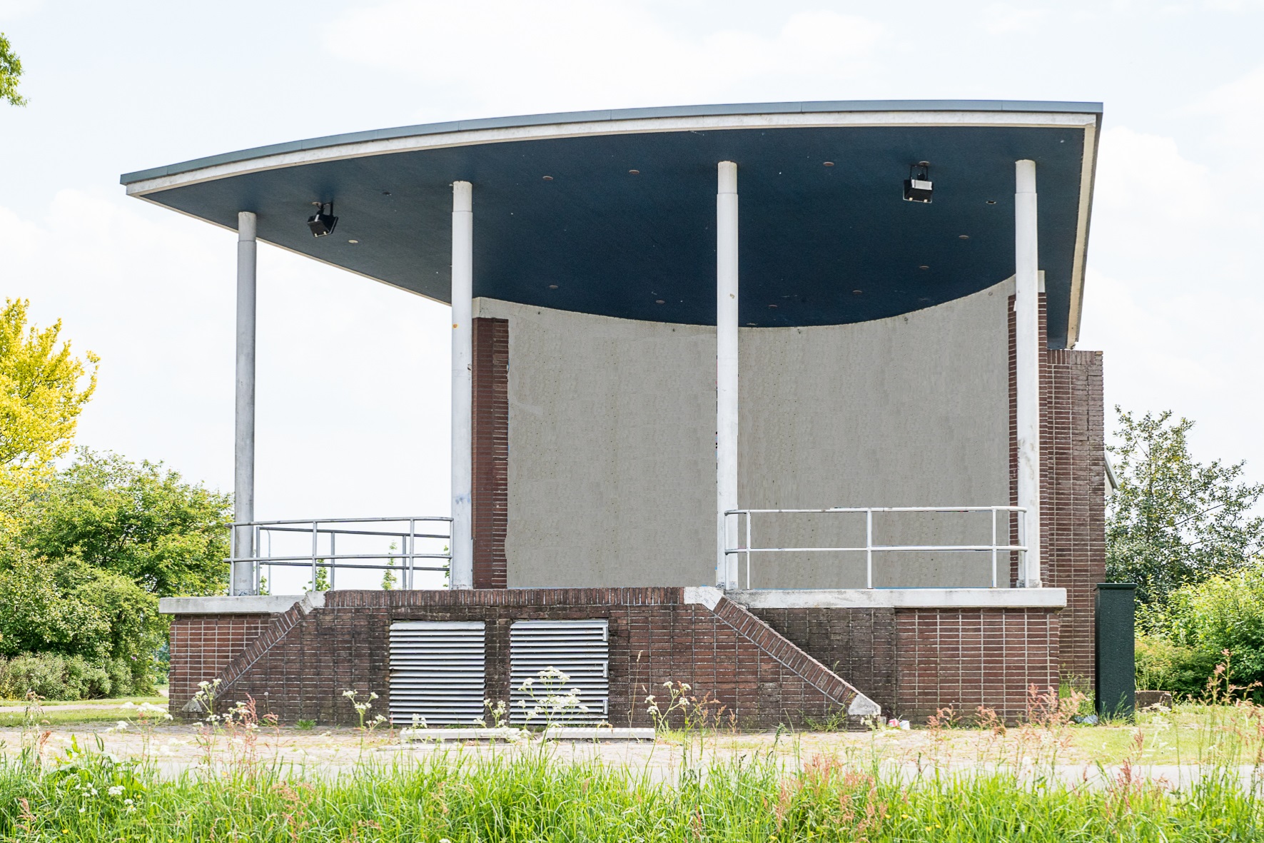 Na restauratie muziekkoepel Emmer-Compascuum opzoek naar nieuwe muurbeschildering