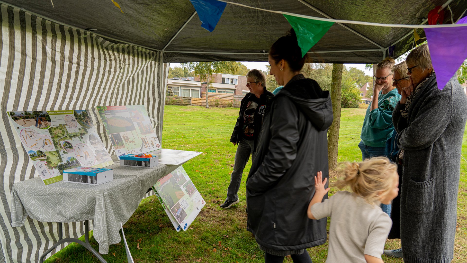 In Beeld: Plannen voor speelpark in Bargeres gepresenteerd aan buurt