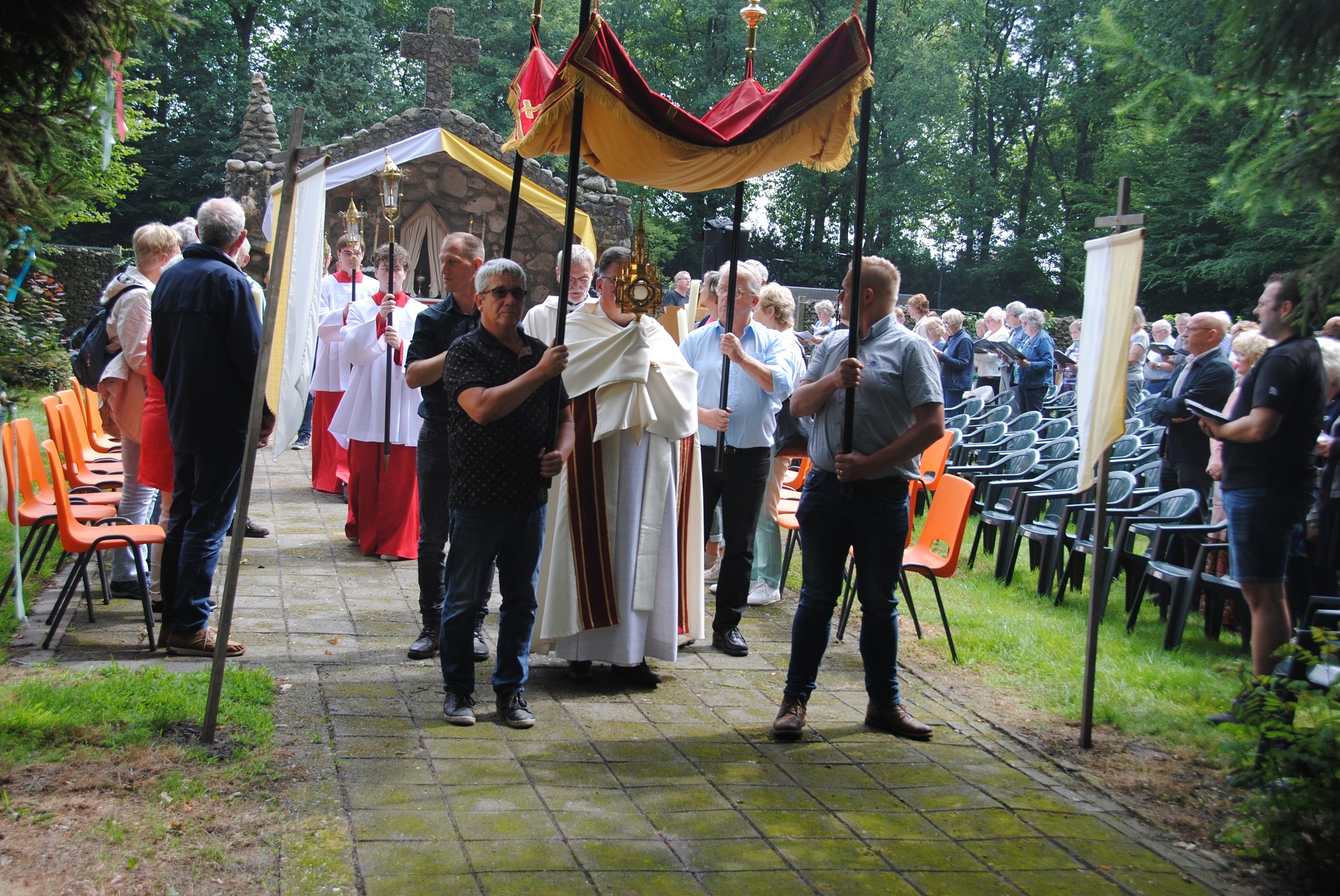 Bijna 300 pelgrims eren Gerardus Majella tijdens bedevaart Barger-Oosterveld