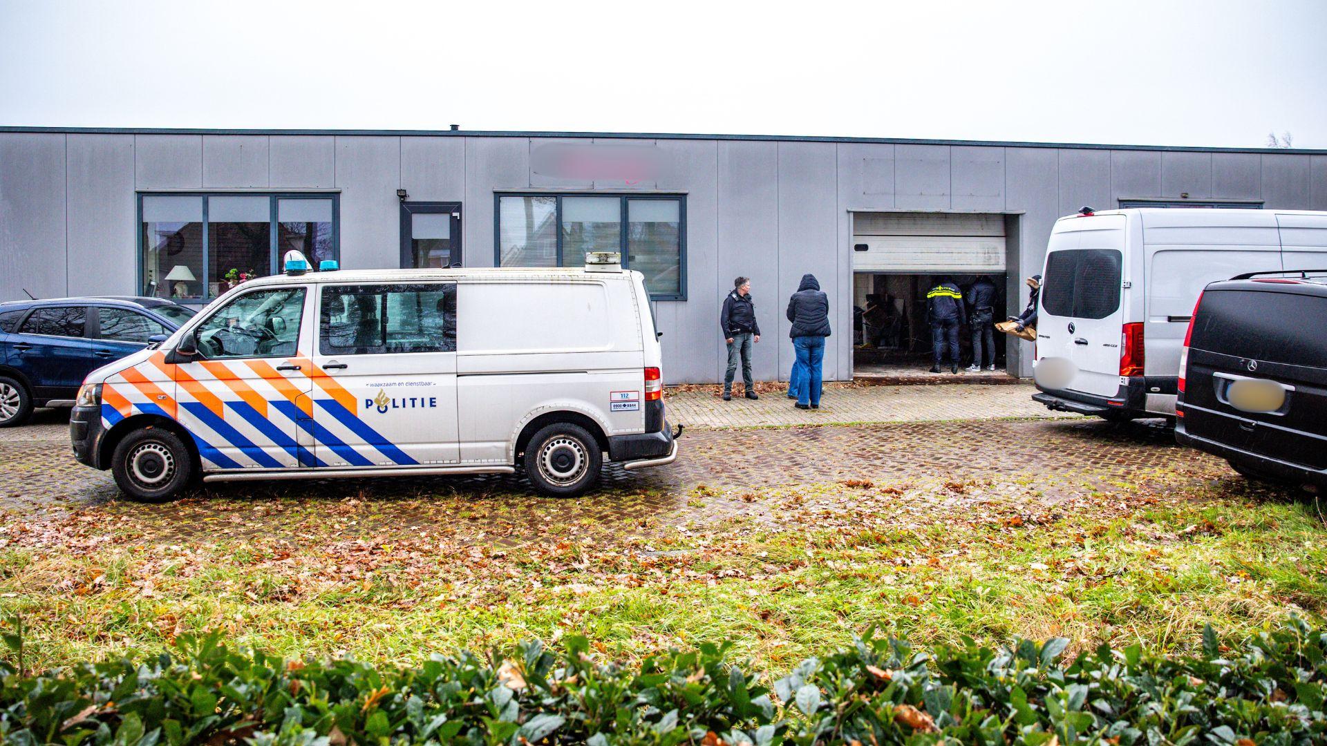 Twee personen aangehouden bij inval mogelijk drugslab Klazienaveen