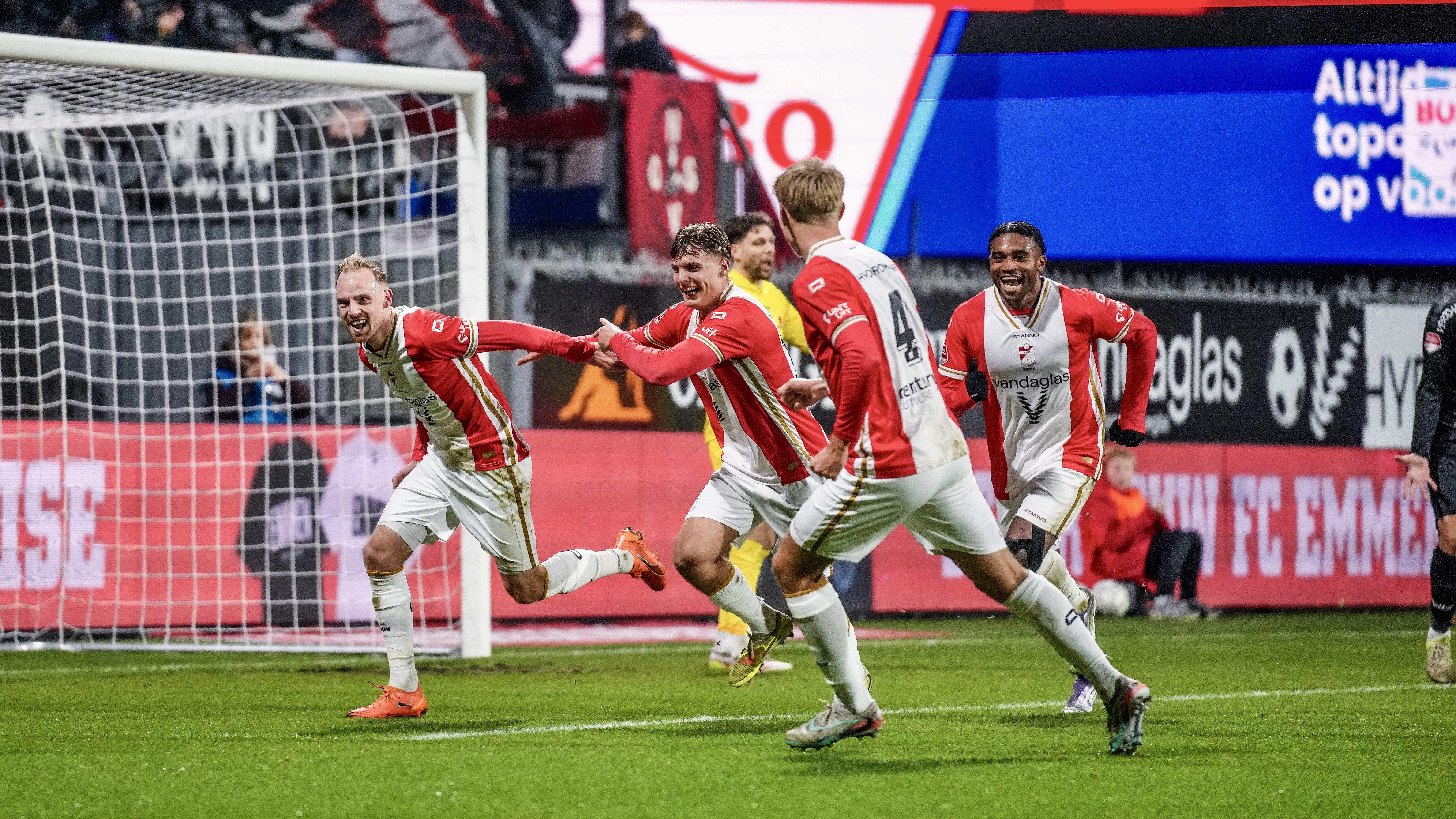 FC Emmen verslaat Helmond Sport in Romano Postema-show