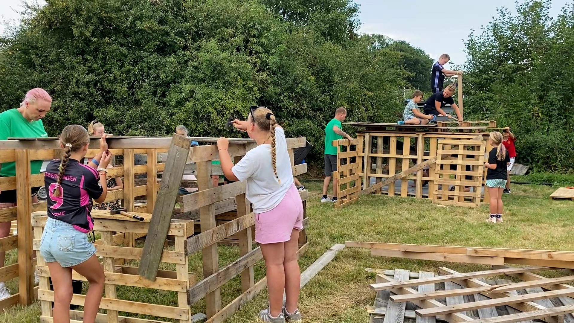 Hutten bouwen, springen en plezier tijdens Vakantie Speldagen Klazienaveen