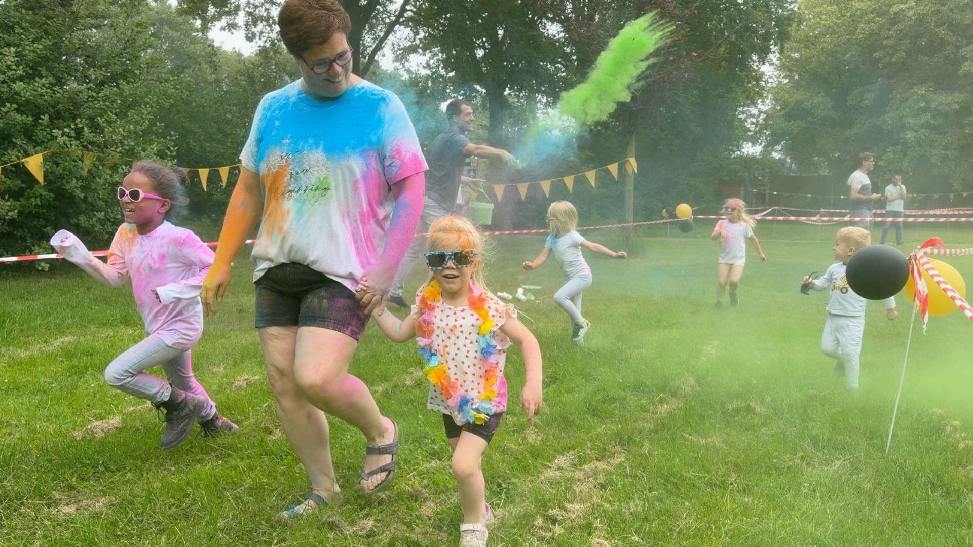 Niemand blijft schoon tijdens Color Run van Kinderwereld