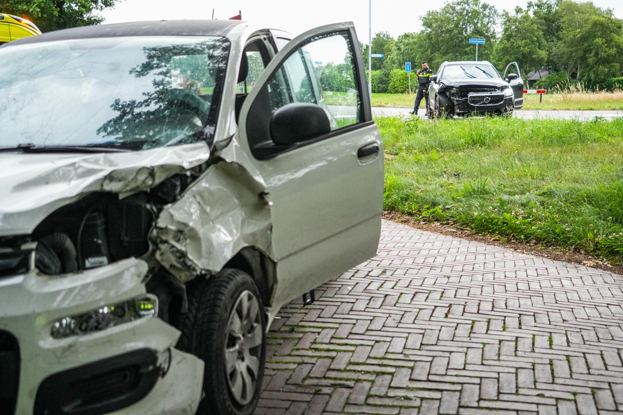 Auto's botsen in Schoonebeek