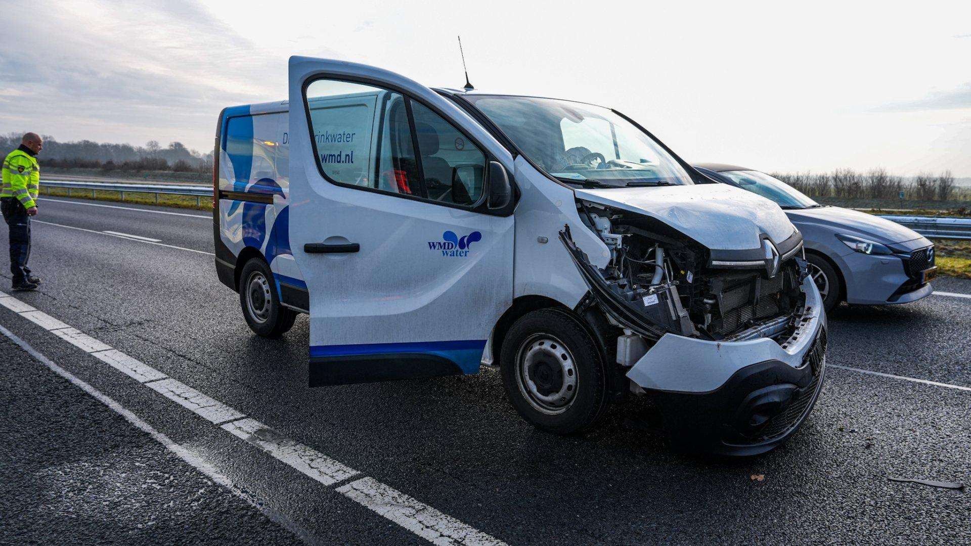 Forse botsing tussen Emmen en Hoogeveen: file op A37