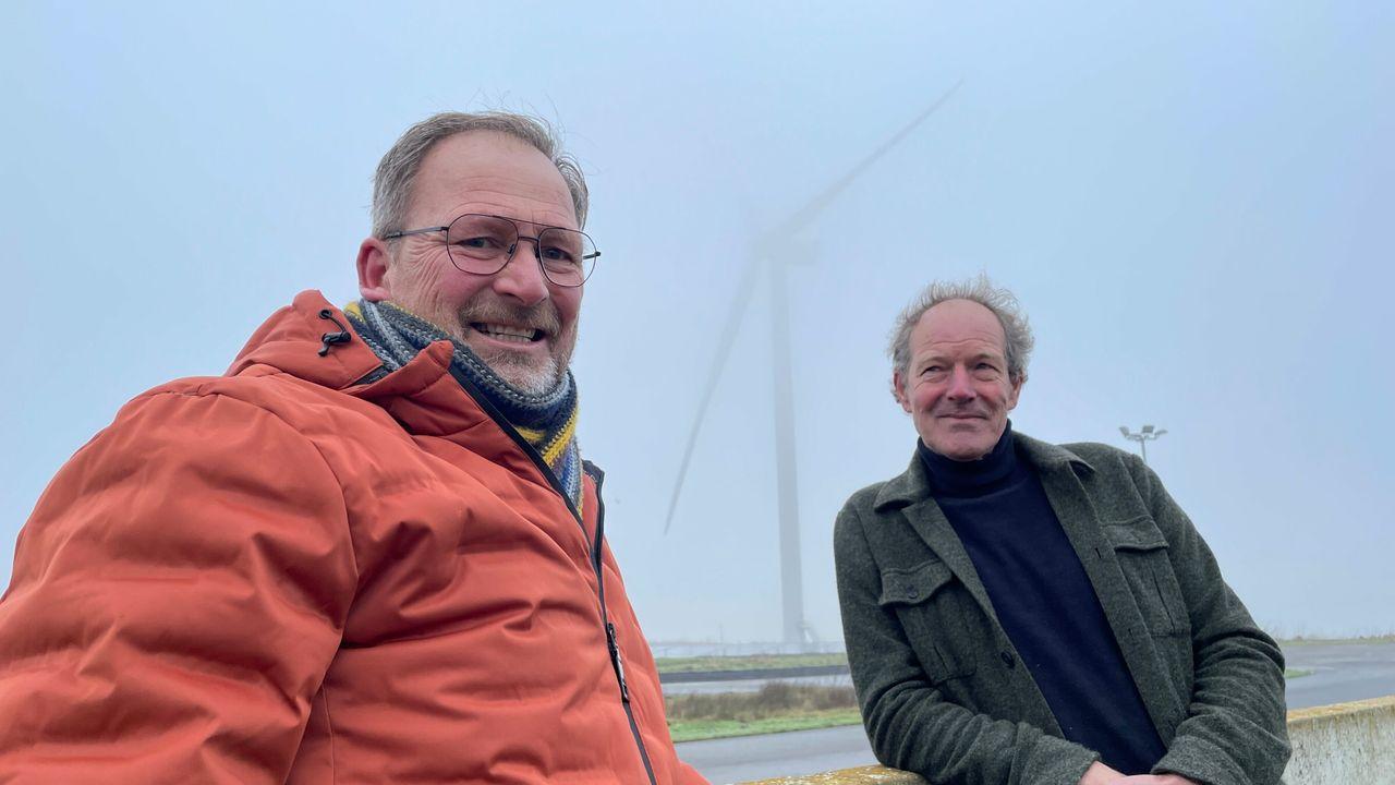 Cor Leeman (links) en Freek Buijtelaar bij Energiepark Pottendijk