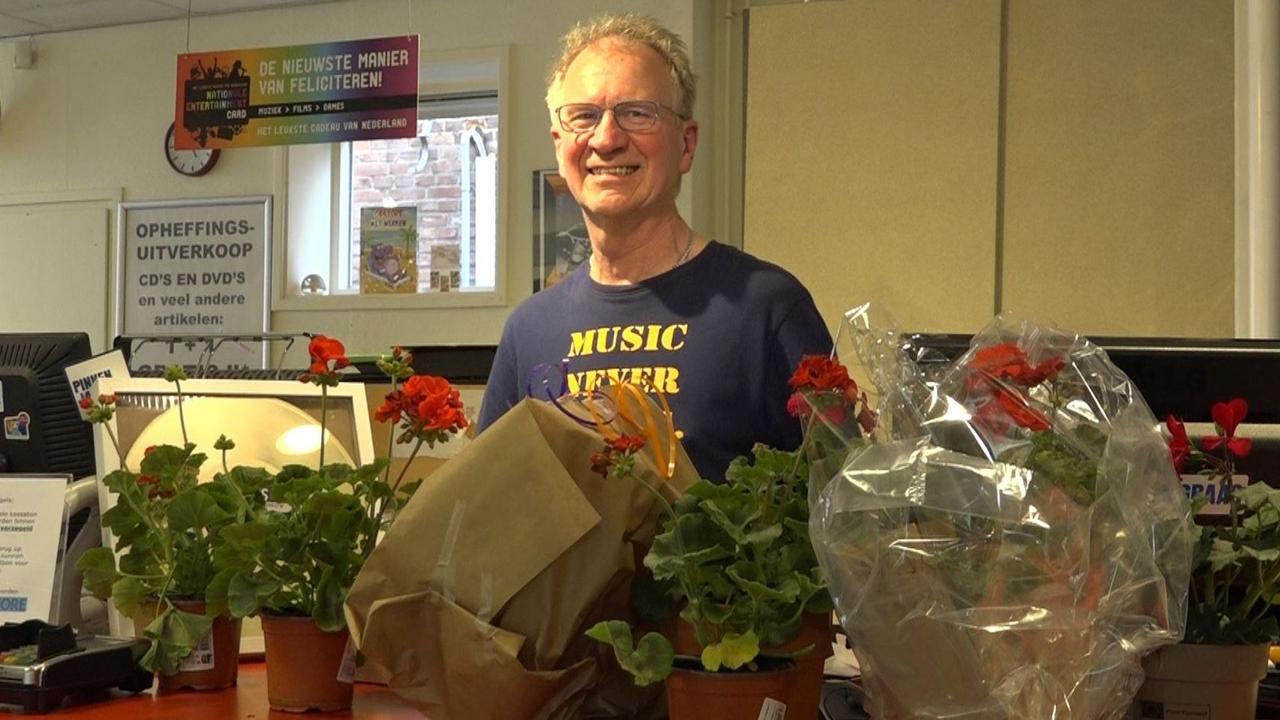 Vogelzang acht de geraniums