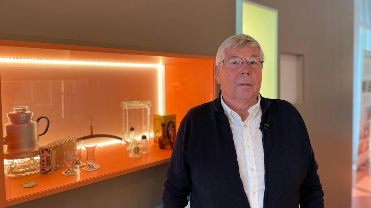 Voorzitter Jan Haikens van de Historische Vereniging Nieuw-Buinen/Buinerveen