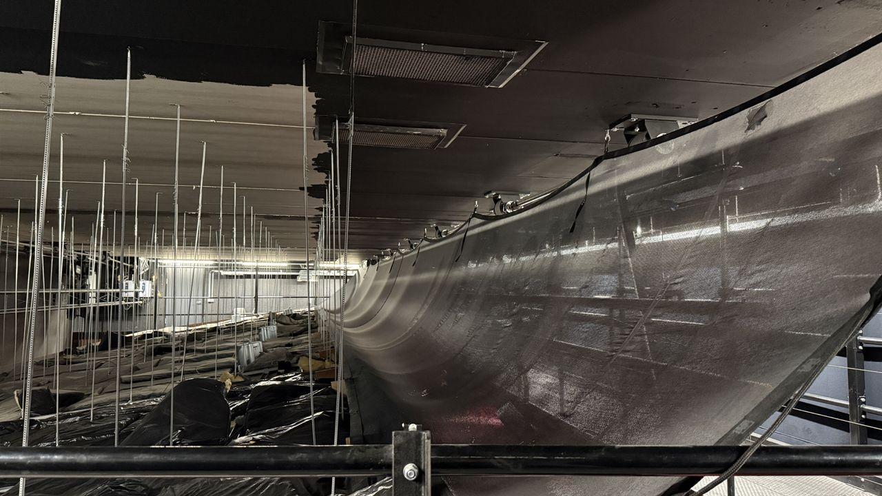 Bovenkant van de grote zaal van het ATLAS theater in Emmen