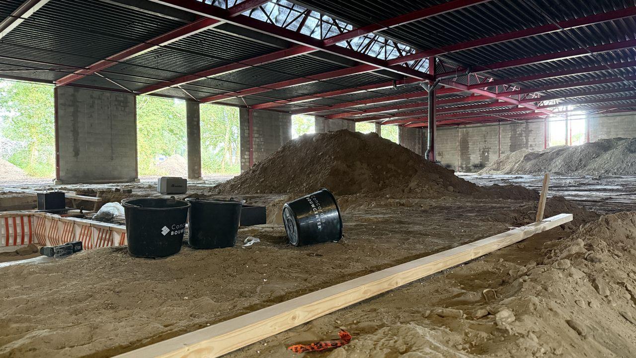De binnenkant van de voormalige busremise, het toekomst innovatiecentrum van de Greenwise Campus Emmen