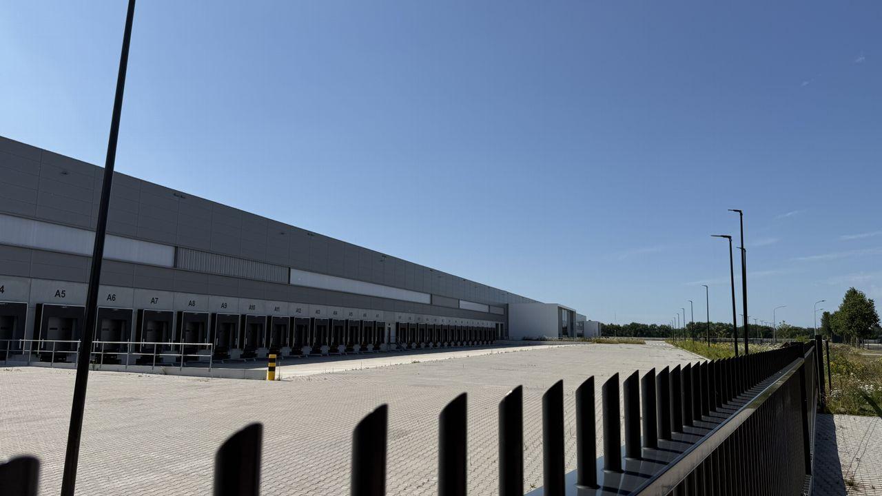 Groot distributiecentrum bij Oranjedorp bedrijvenpark A37