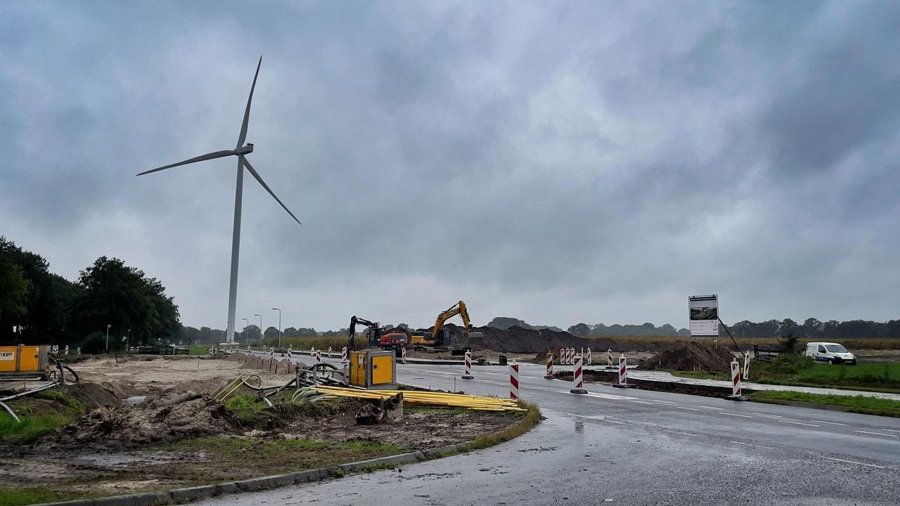 Op de Hulteweg moet een rotonde komen, die aansluit op de toekomstige, volledige Rondweg