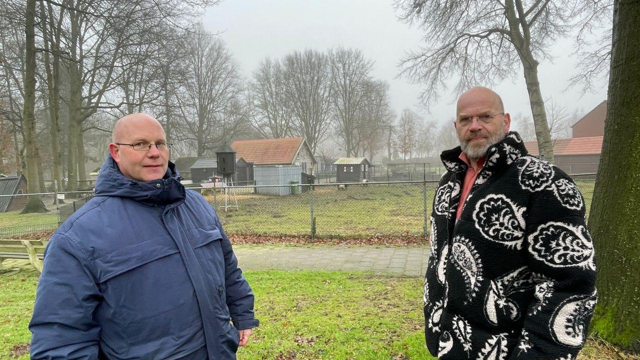 Ramon Zomer (links) en Jan Uffels, met op de achtergrond De Wenke