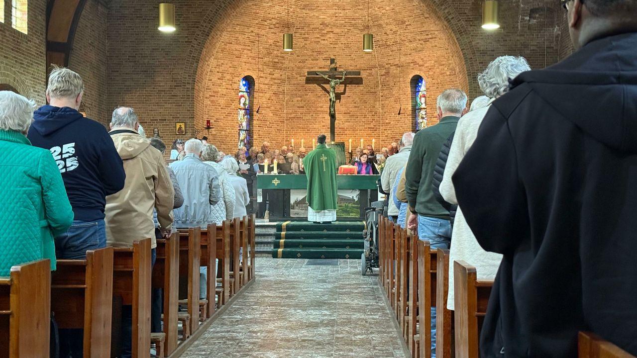 De laatste dienst voor de Sint Franciscuskerk in Emmerschans: 'Het is voor mij wel een afscheid'