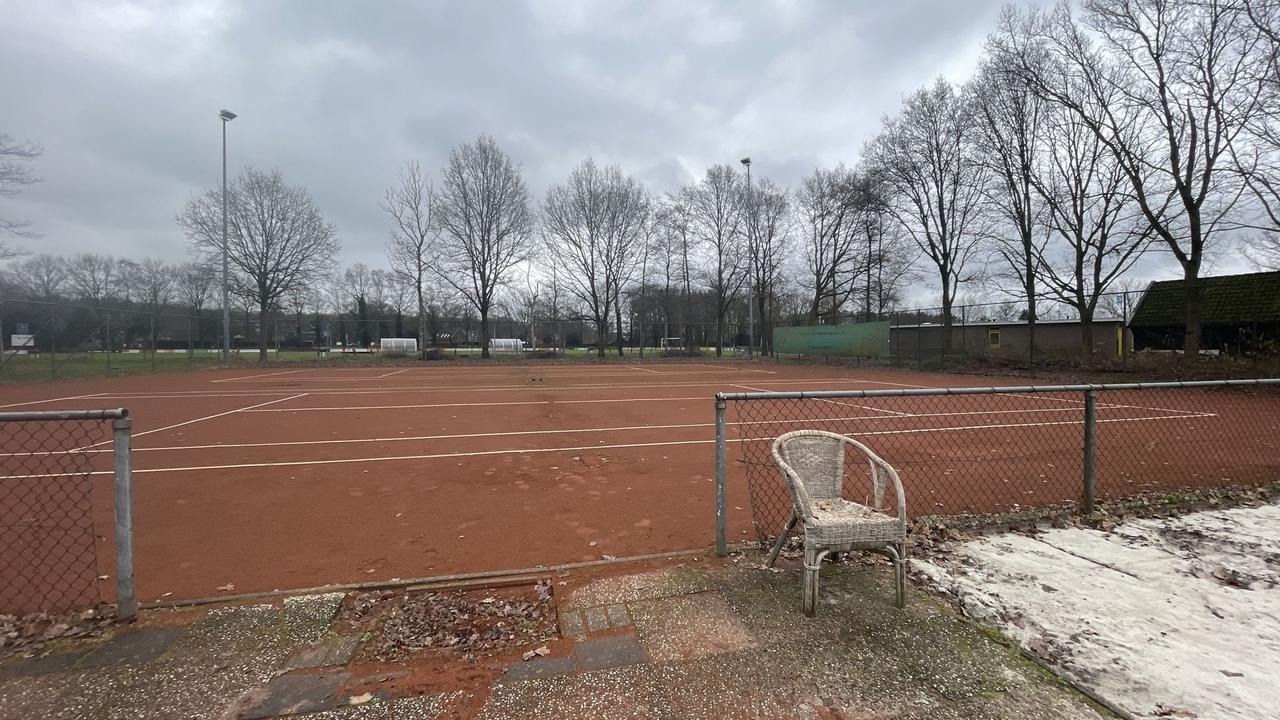 Een deel van de huidige tennisbanen dat vervangen wordt